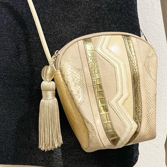 Vintage SHARIF Metallic Gold Mixed Leather Patchwork Tassel Zip Pull Crossbody - Picture 1 of 15